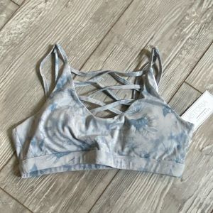 NWT WOMENS SPORTS BRA.
